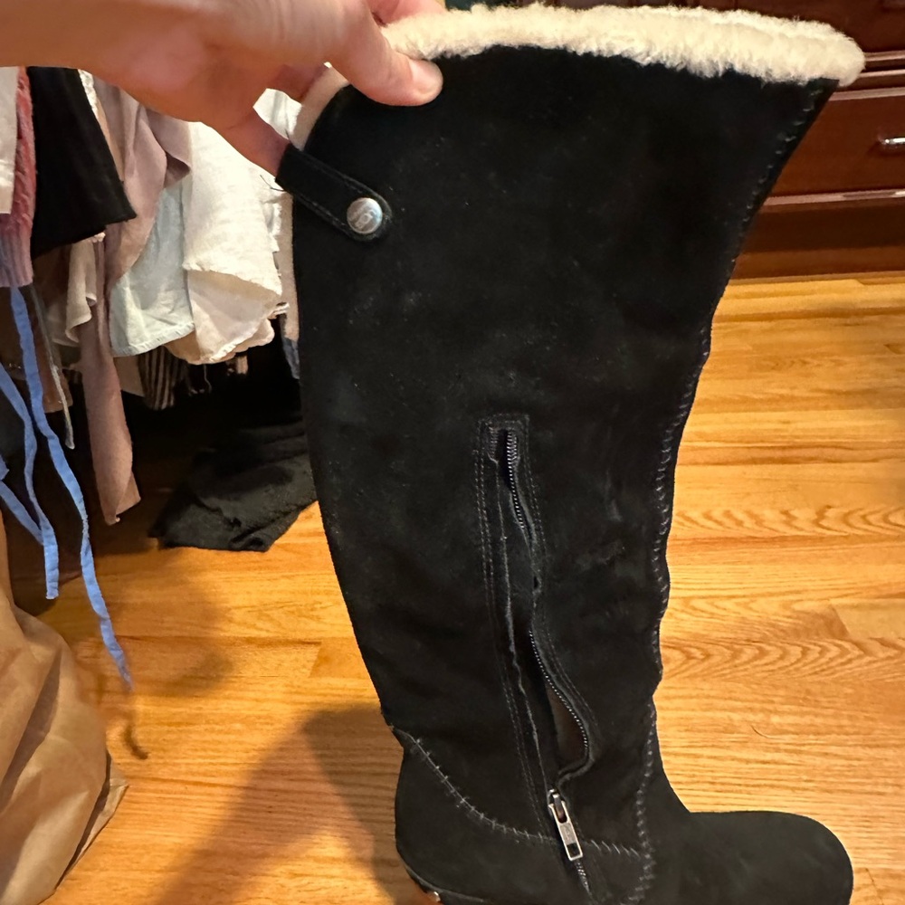 UGG black Lillian healed tall boot with interior shearling (worn once)